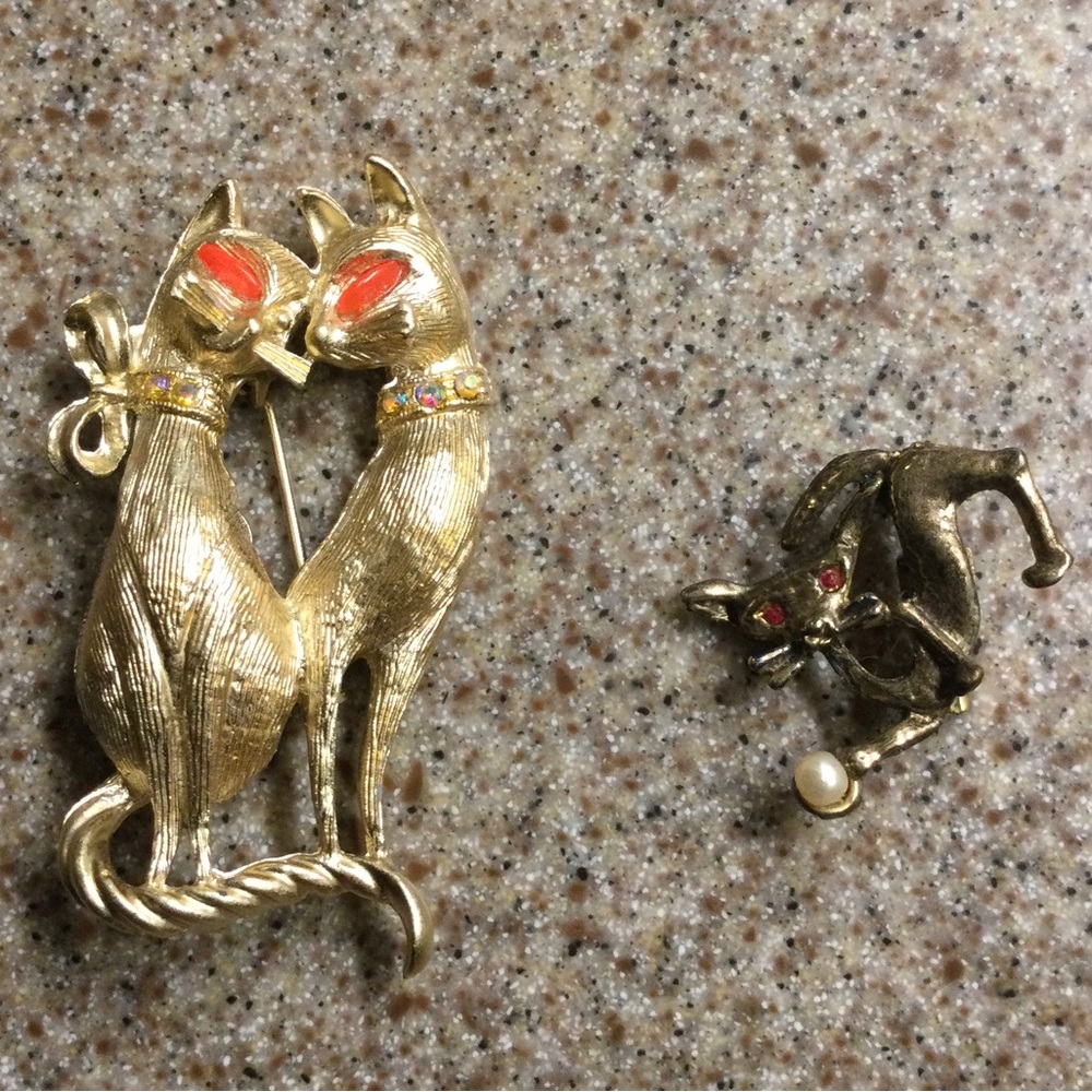 🍒Vintage Gold-Tone Cat Brooch - Red Accent 🍒Bundle